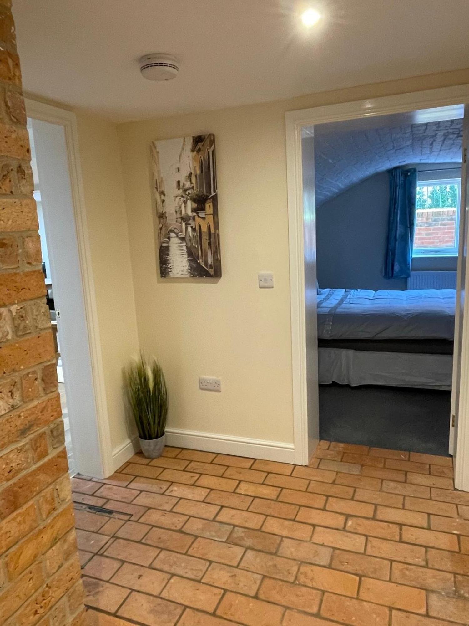 1 Hatton House 2 Bedroom 2 Bathroom Spacious Basement Flat Newark upon Trent Extérieur photo