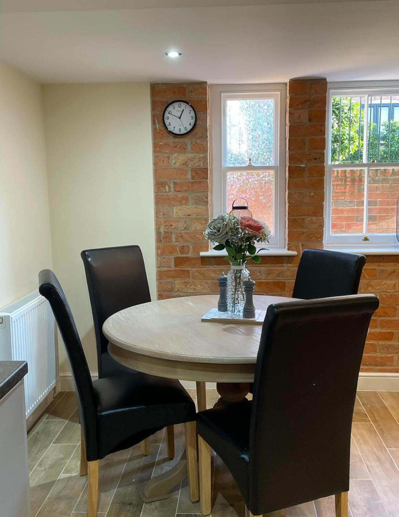 1 Hatton House 2 Bedroom 2 Bathroom Spacious Basement Flat Newark upon Trent Extérieur photo